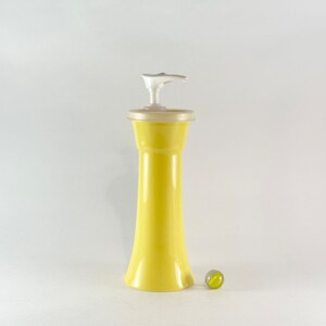 Vintage Tupperware Mustard Condiment Pump Container 716 8 Yellow Plastic
