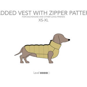 Könnte beinhalten: Illustration eines Dackels, der eine beige gepolsterte Weste mit Reißverschlussmuster trägt. Die Weste ist für Dackel und andere lange Hunde konzipiert. Der Text oben lautet "PADDED VEST WITH ZIPPER PATTERN" und "XS-XL".