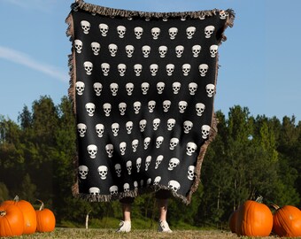 Vintage Style Spooky Skull Halloween Throw Blanket, Vintage Skull Throw Blanket, Horror movie watching Blanket, Skull skeleton decor