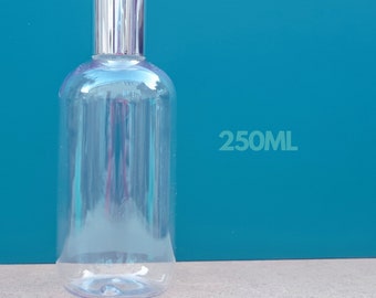 Élégantes bouteilles en plastique transparent de 250 ml avec couvercles chromés. Parfait pour le shampooing, le gel douche, les lotions pour le corps, etc.