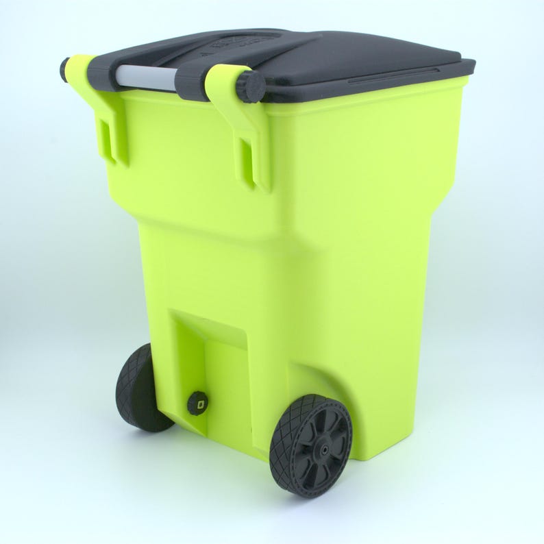 K&ouml;nnte beinhalten: Ein limettengr&uuml;ner M&uuml;llcontainer mit einem dunkelgrauen Deckel und R&auml;dern. Der Container hat einen Griff f&uuml;r den einfachen Transport und einen kleinen Ablaufstopfen. Die R&auml;der sind schwarz und haben ein strukturiertes Design.