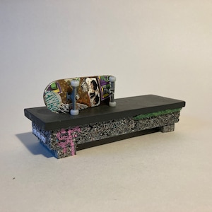 BIGGER BENCH - Realistic Fingerboard Street Obstacle in Slate & Recycled Plastic