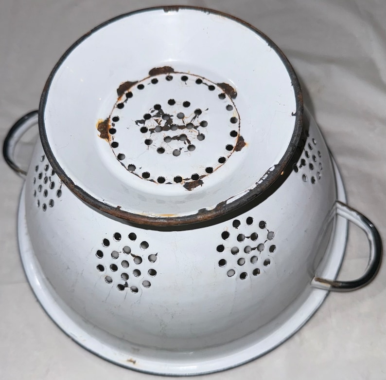 White Enamelware Colander Vintage Display Country Rural - Etsy