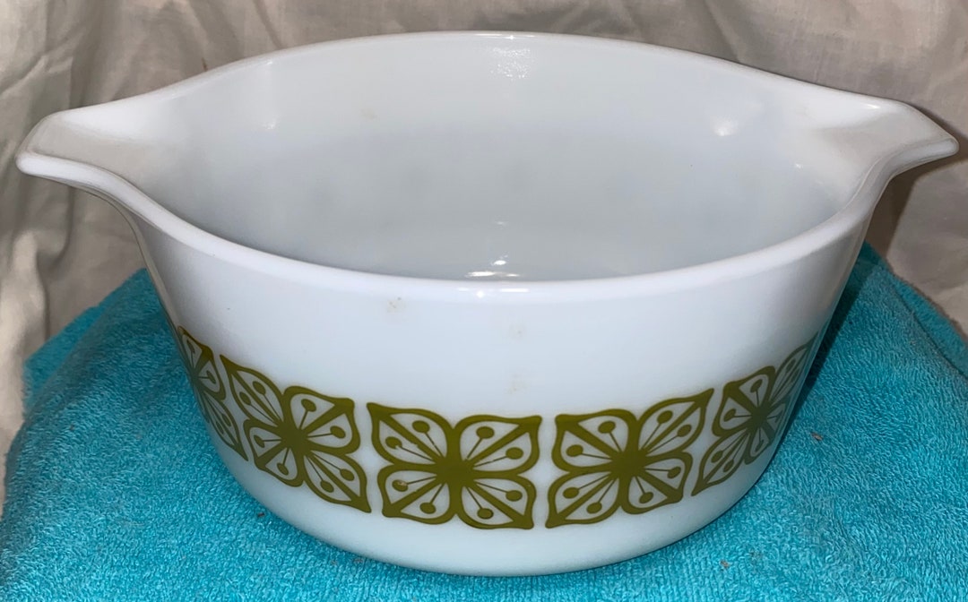 Vintage Pyrex Casserole Dish in the 