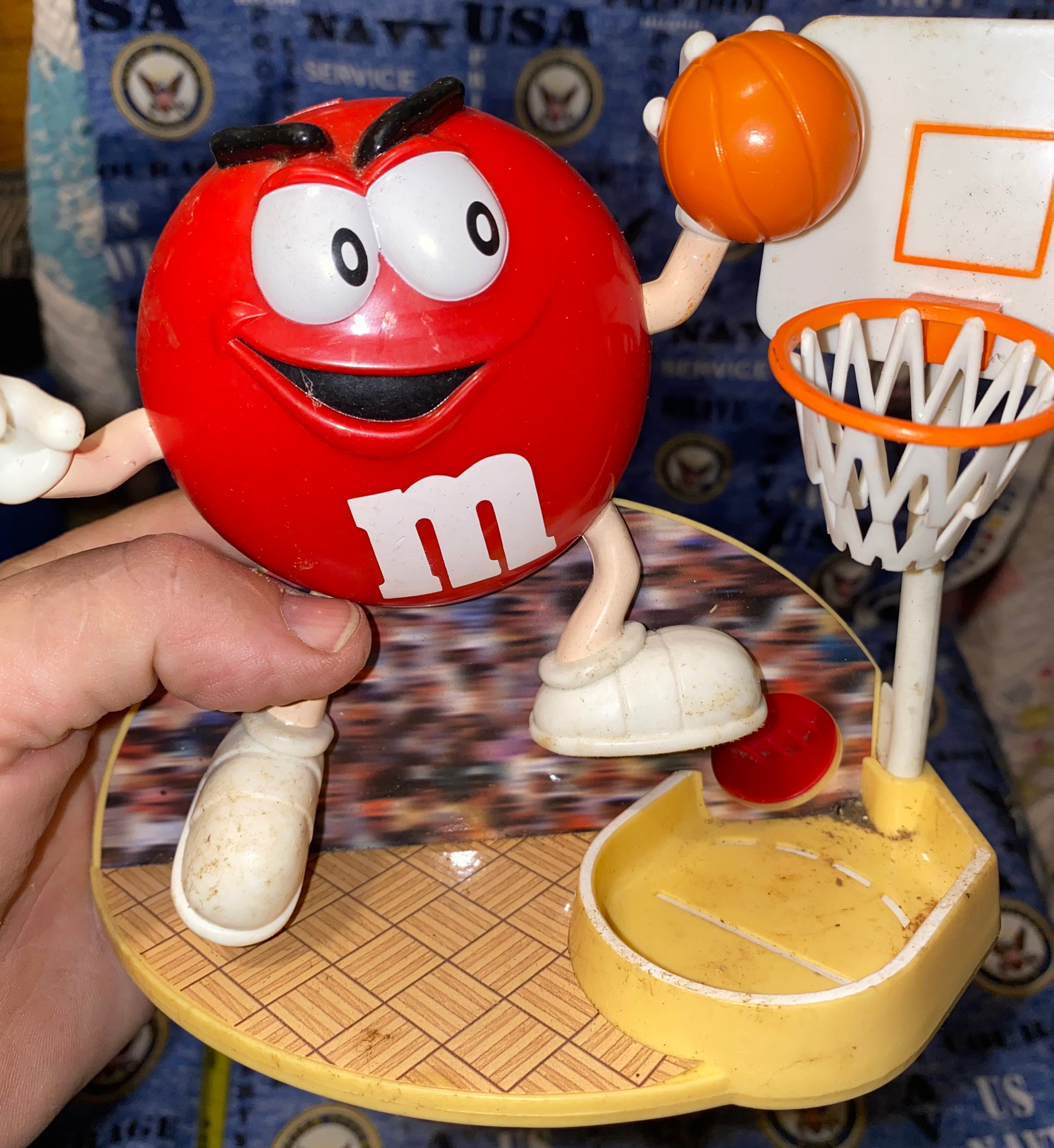 ヴィンテージ★M&M's エムアンドエムズ★バスケットボールキャラクター＋電卓 Vintage M&M Red Basketball Player Dunking a Ball Candy Dispenser
