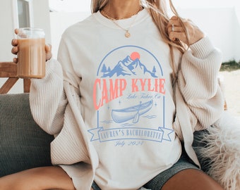 Vintage Camp Bachelorette Shirt Custom Camping Bachelorette Party Shirts Mountain Bride Tee Retro Lake Themed Bridal Party Gifts Hiking Tees