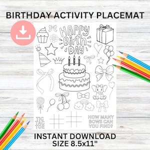 Op de afbeelding: Een zwart-wit verjaardagsactiviteiten placemat met de tekst "BIRTHDAY ACTIVITY PLACEMAT", "HAPPY BIRTHDAY" en "INSTANT DOWNLOAD SIZE 21.6x28cm". Bevat illustraties van een taart, ballonnen en andere feestelijke afbeeldingen.