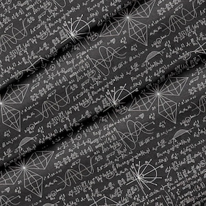 Może przedstawiać: Czarny materiał z białym wzorem matematycznych równań, figur geometrycznych i symboli. Materiał ma fakturowaną powierzchnię.