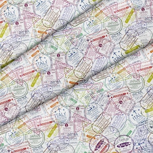Tissu sur le thème des tampons de voyage pour passeport, tissu de qualité supérieure - Pour le matelassage, le bricolage, la création, parfait pour tous vos projets.