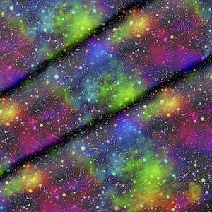 Könnte beinhalten: Ein farbenfroher Stoff mit einem Galaxie-Druck. Der Stoff hat einen dunkelblauen Hintergrund mit Wirbeln in Grün, Gelb, Rosa und Lila. Der Stoff ist mit kleinen weißen Punkten bedeckt, die wie Sterne aussehen.