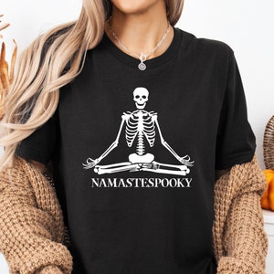 Skelet Namaste Spookachtig T-shirt Leuk Halloween-skeletshirt Zacht katoenen yoga-uniseks shirt