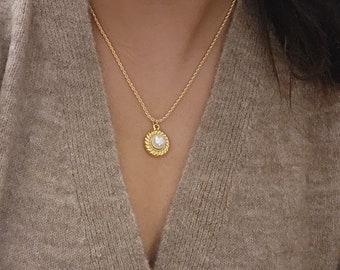 Statement Pearl Necklace