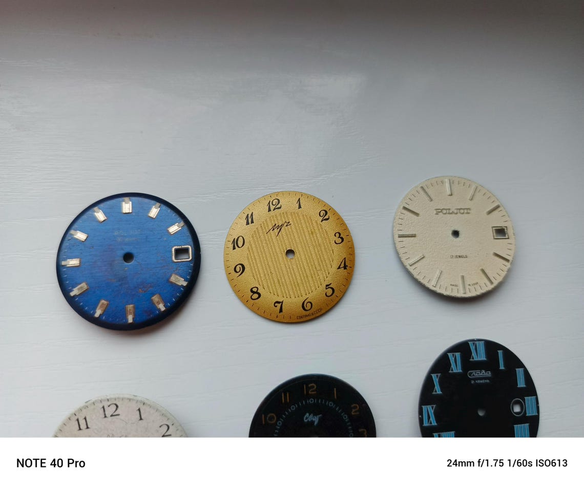 Wristwatch Dials , Vintage lot of 10 pieces , all in good condition , ussr make ., foto 2 di 5