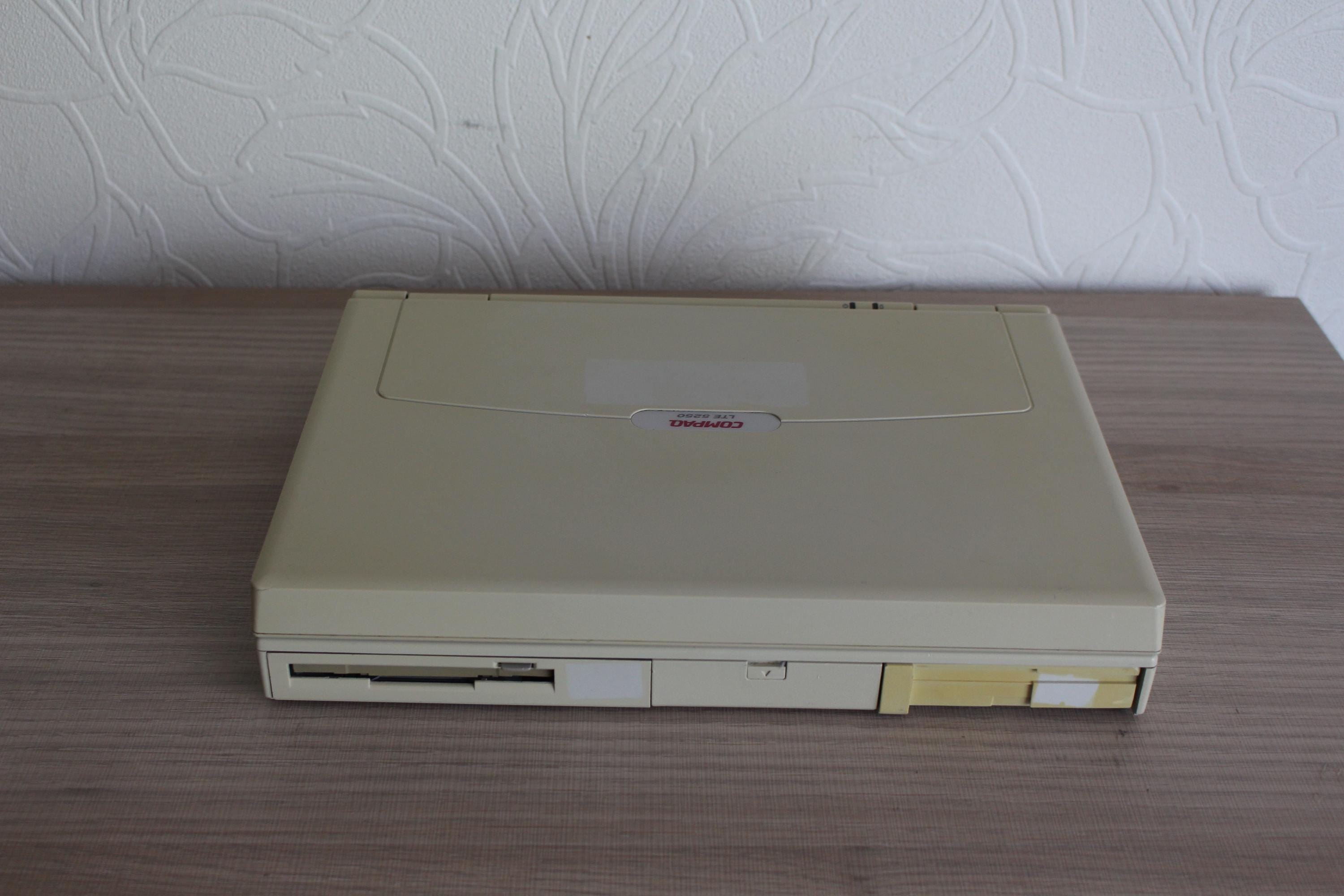 Compaq 5500 R Compaq De La Vieja Escuela Encontré Esta Vieja PC De Escritorio HP