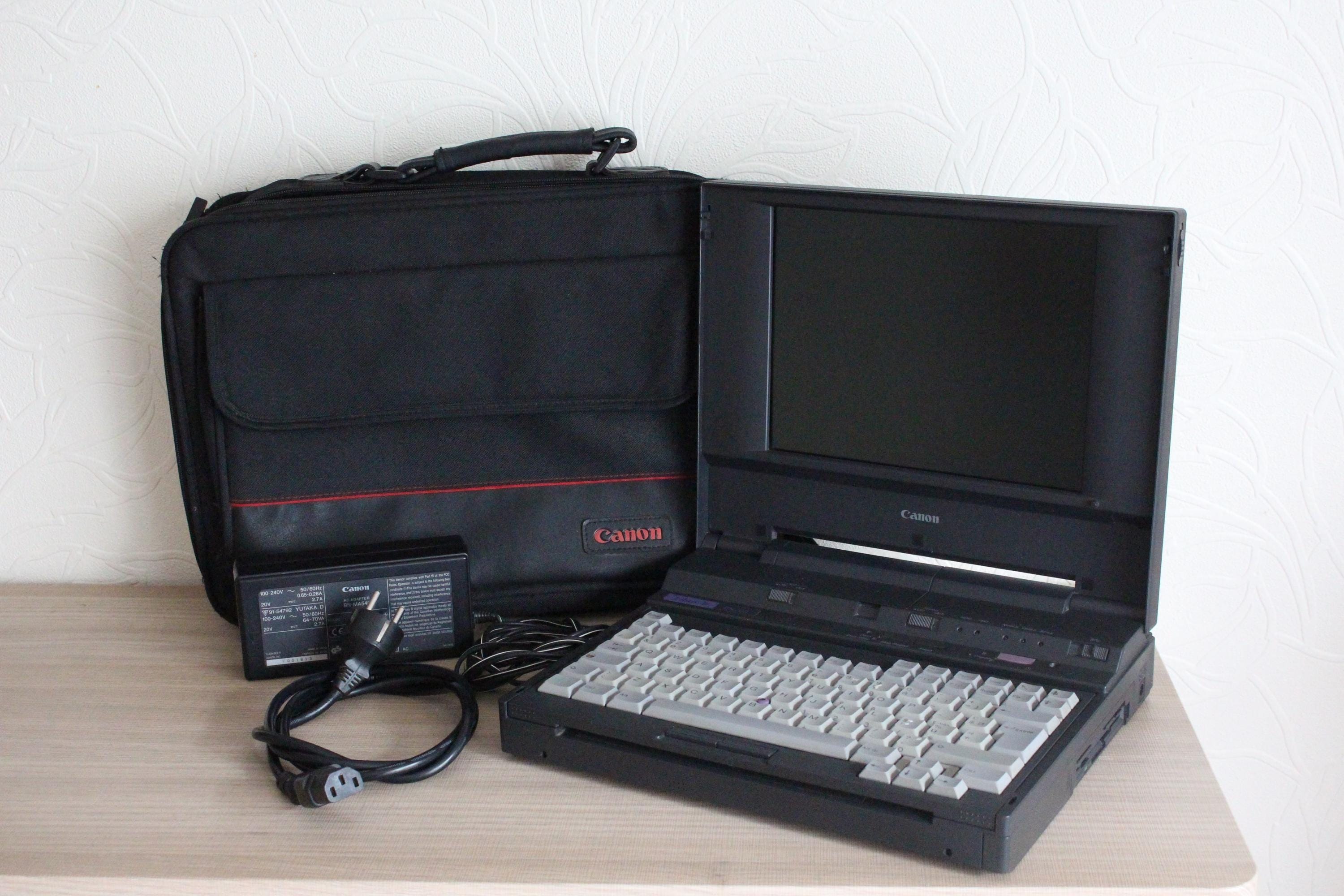 Ancien PC Portable Japonais NEC MODEL JX A200 avec imprimante integrée