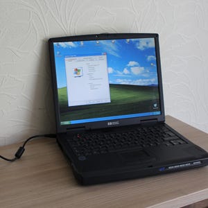 Laptop HP Omnibook XE2 Vintage de 1999, condição original de colecionador, Windows XP instalado, funciona