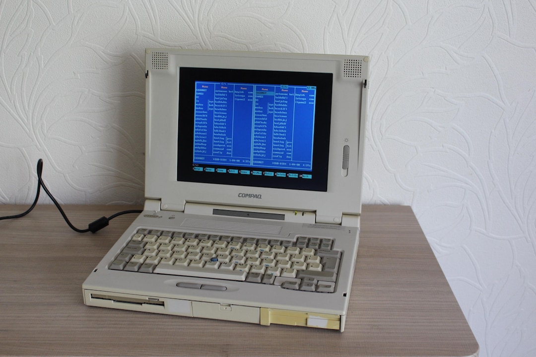 Compaq Computer 1996 Compaq LTE 5250, старый ноутбук 1996 года выпуска, с установленной Dos ...