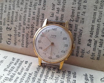 Relógio de pulso Zaria URSS banhado a ouro, 17 rubis, movimento mecânico