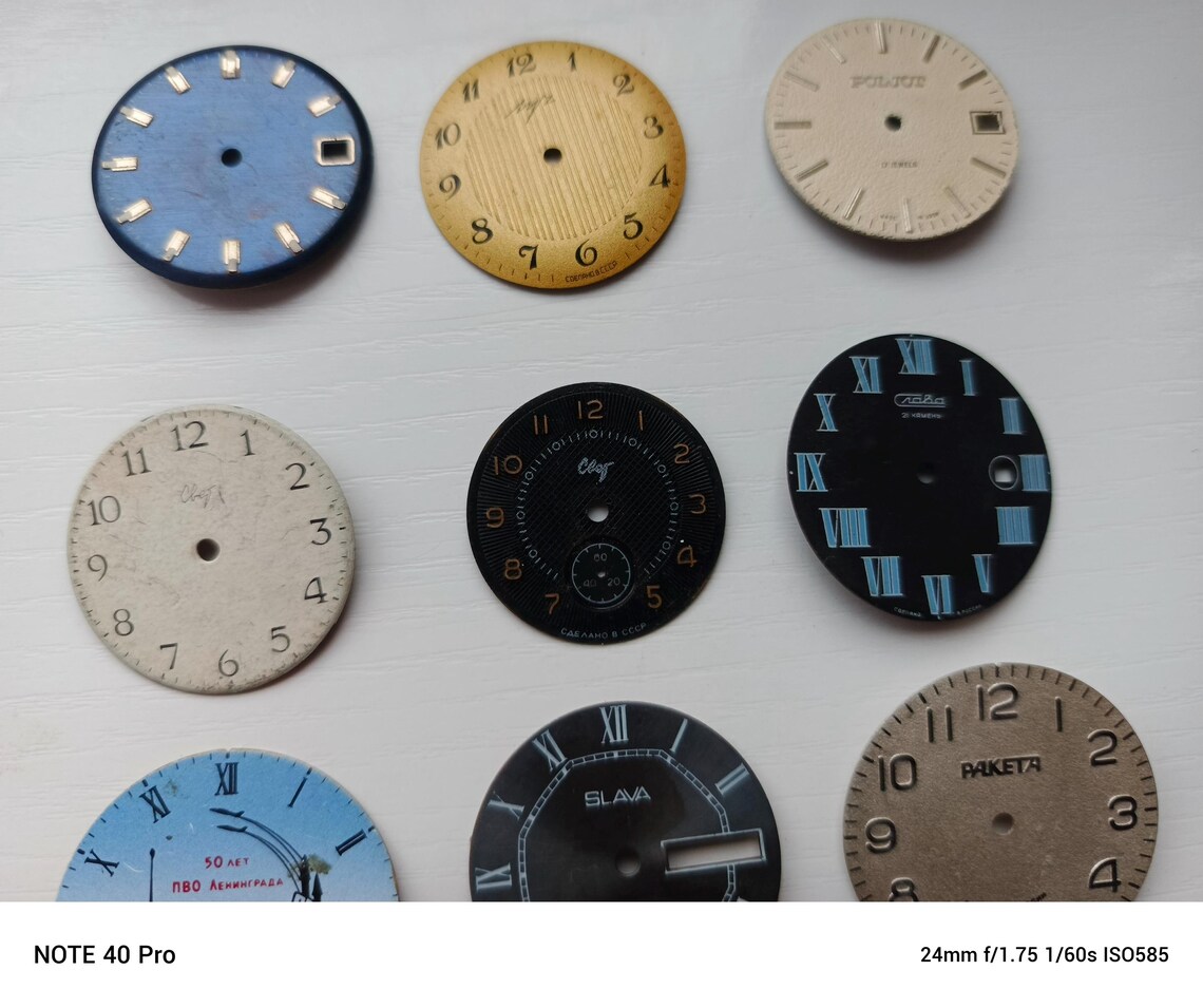 Wristwatch Dials , Vintage lot of 10 pieces , all in good condition , ussr make ., foto 3 di 5