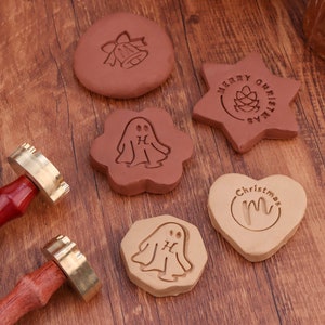 Timbro in ceramica personalizzato, timbro in ottone in ceramica personalizzato, timbro in argilla con iniziale, timbro con logo aziendale, timbro in ceramica fatto a mano, regalo per ceramisti