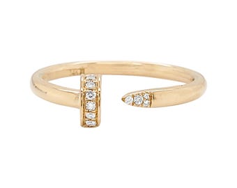 Anillo de oro amarillo de 14 quilates con diamantes y banda de derivación