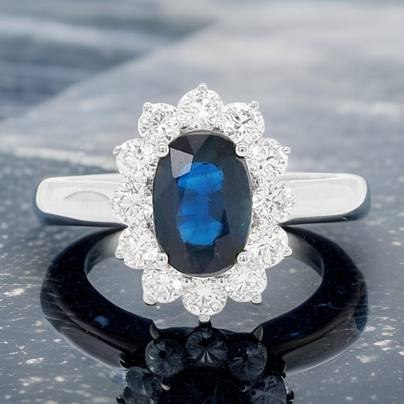 オーバルブルーサファイア＆ダイヤモンドリング：18Kホワイトゴールド