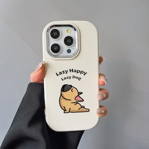 Funda para iPhone con diseño de perro perezoso y feliz haciendo yoga, diseño divertido y adorable, funda kawaii de moda para iPhone 16/15/14/13/12/11, regalo para amantes de los perros.
