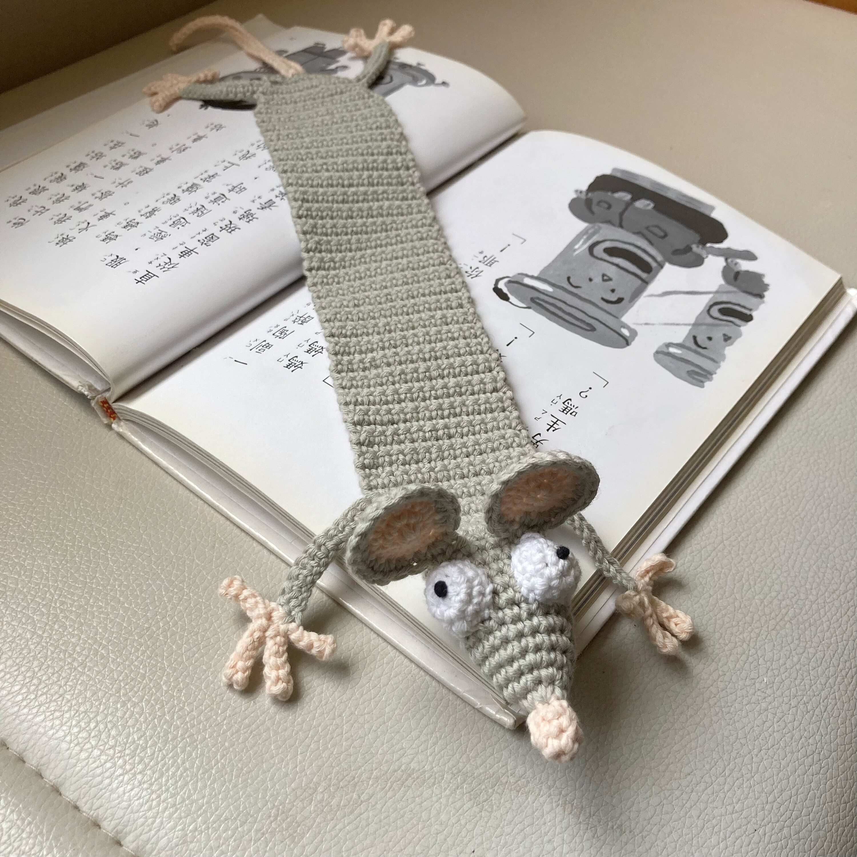 Amigurumi Crochet Rat Bookmark - Book-Rat
