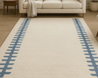Alfombra de lana beige hecha a mano, borde geométrico azul, nudos nórdicos