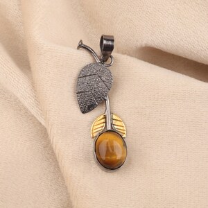 Handmade Tiger Eye 925 Sterling Silver Pendant: Leaf Design