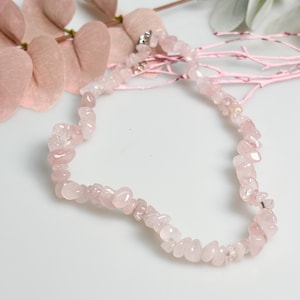 Rose quartz chip necklace 40 cm + 5 cm extension, natural stone necklace, pink gemstone jewelry