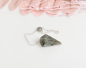 Flashy Labradorite pendulum on a chain - beautiful healing stone jewelry for energy work, meditation and esotericism.