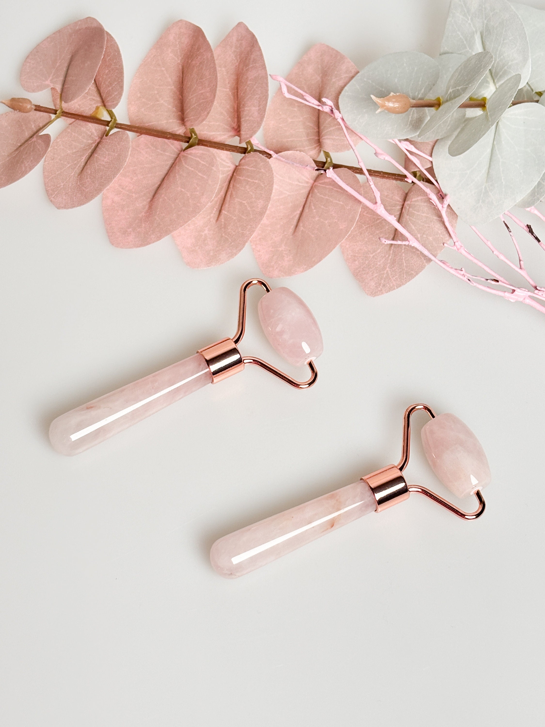 Rose quartz facial massage roller – small and ideal for on the go | Handy facial massager