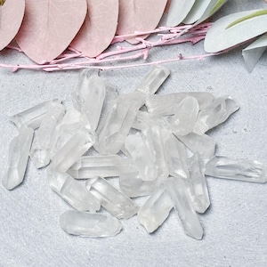 Set of 5 small natural rock crystal points – raw crystal gemstone clear quartz crystal point for decoration and energy work