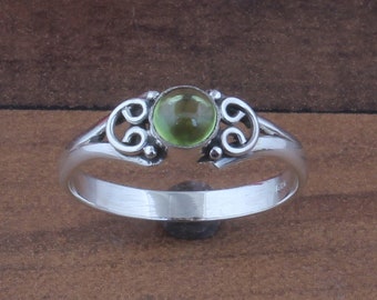 Anillo de peridoto, anillo minimalista, anillo de plata 925, anillo delicado, anillo midi, peridoto natural, anillo de mujer de piedra preciosa de peridoto verde, regalo para su SEO