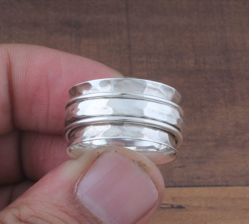 Hermoso anillo giratorio de plata hecho a mano 925 plata esterlina sólida martillada banda giratoria anillo de San Valentín anillo de regalo perfecto EtsyCayber2024 imagen 2