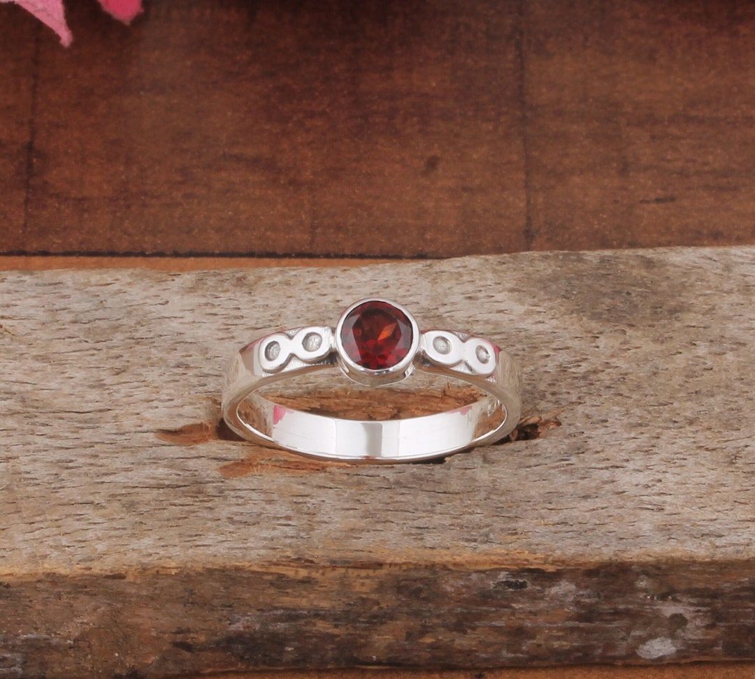 JOLIE BAGUE ANCIENNE 1950/60 en ARGENT avec TOPAZE BLEUE et MARCASSITE / T51 EUR 70,00 - FR