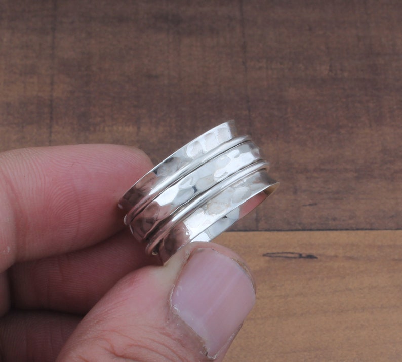 Hermoso anillo giratorio de plata hecho a mano 925 plata esterlina sólida martillada banda giratoria anillo de San Valentín anillo de regalo perfecto EtsyCayber2024 imagen 3