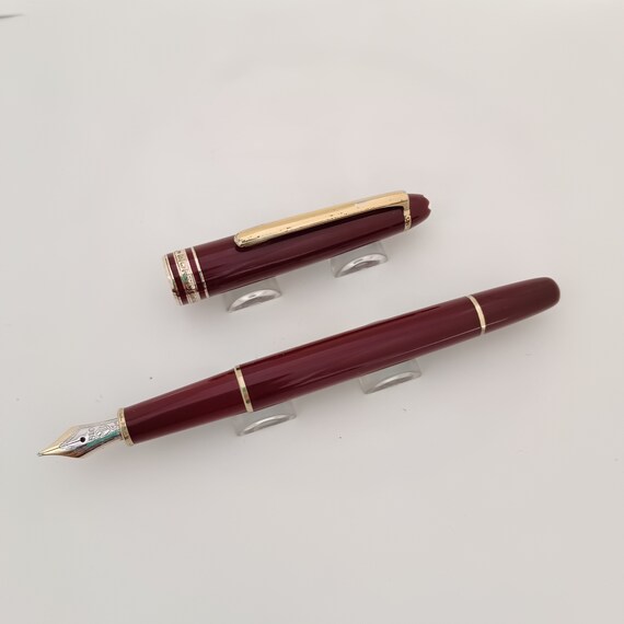 Vintage Montblanc Meisterstuck Classique Burgundy Fountain Pen