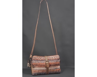 Handmade Carpet Purse - Vintage Boho Carpet Bag for women - Woven Ethnic Crossbody Bag with Leather Trim, Sling Bag for girls, Gift for her