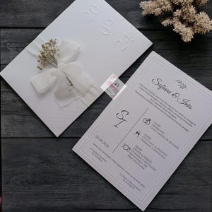 Hochzeitseinladungskarte mit Band, geprägte gedruckte Einladung