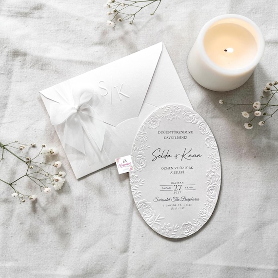 Elegante Ovale Hochzeitseinladung mit Blindprägung, Luxus Weiße Einladungskarten mit Schleife, Personalisierte Florale Einladungen