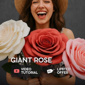 Op de afbeelding: Een vrouw houdt drie grote papieren rozen in wit, rood en roze vast. De afbeelding bevat de tekst "GIANT ROSE", een video-tutorial-icoon en een "50% korting"-tag. De vrouw draagt een strohoed en lacht.