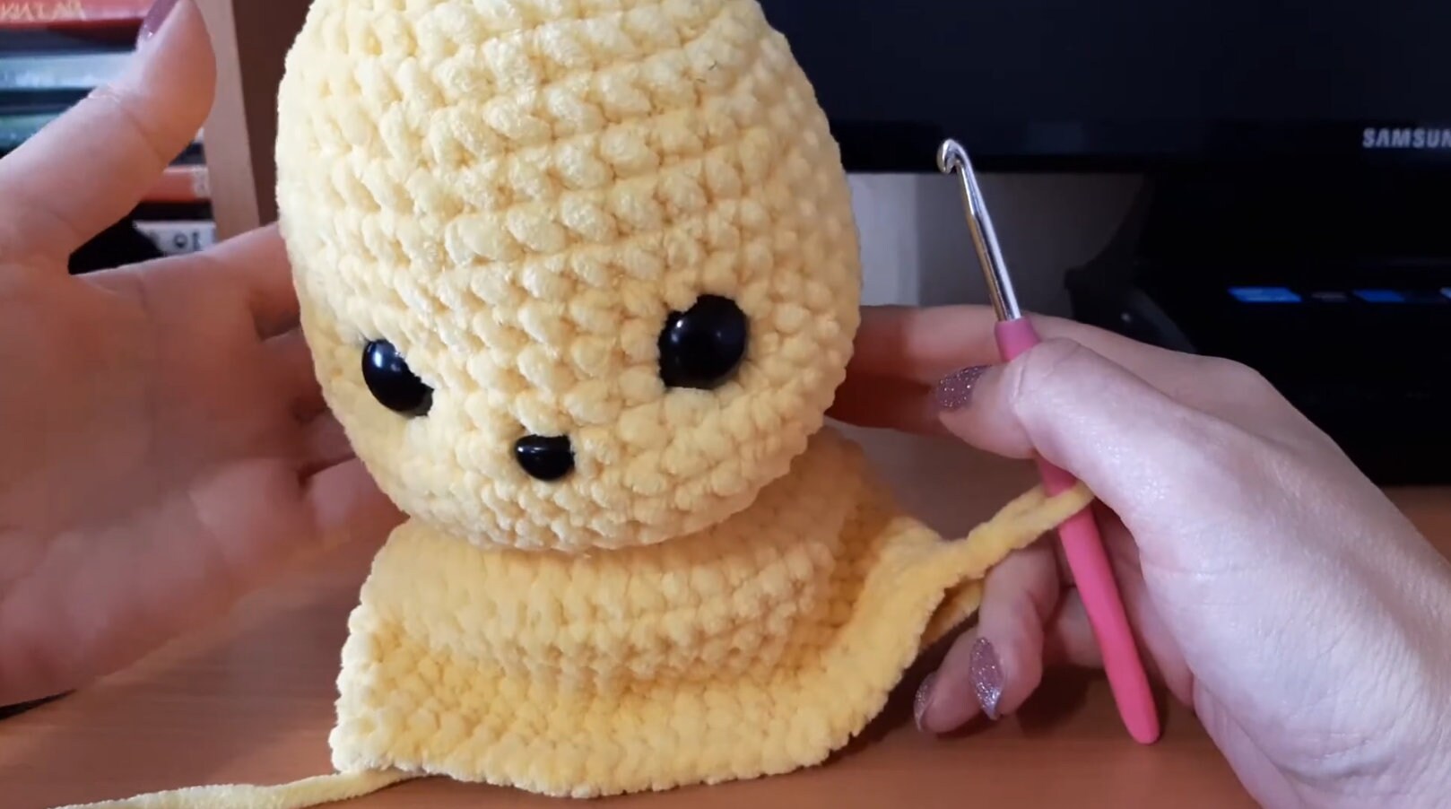 ピカチュウのかぎ針編みぬいぐるみのパターン: DIY あみぐるみ (ビデオ