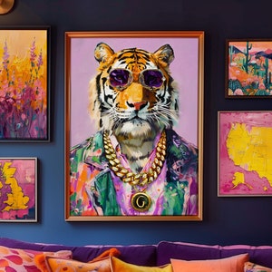Tiger in Kostüm Funky Fashion Wand Kunst Druck - Maximalistisches Dekor für trendige Räume