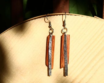 Pendientes artesanales de madera de sheoak y aluminio martillado – Estilo minimalista natural