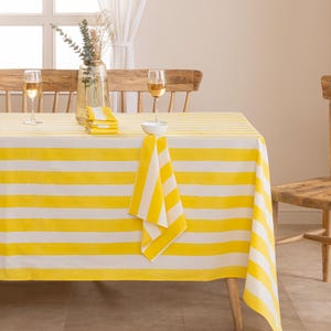 Mantel de algodón estampado a mano: rayas amarillas y blancas.