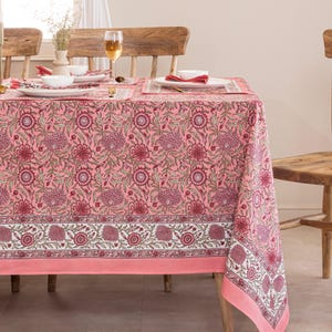 Tovaglia floreale rosa: copritavolo in cotone stampato a mano
