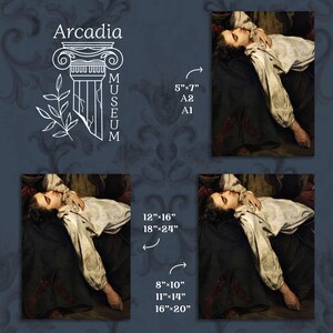 Może przedstawiać: Cyfrowy wyświetlacz z logo Arcadia Museum, ikoną białej kolumny i tekstem. Przedstawia obraz osoby w białej koszuli leżącej na boku, z dostępnymi rozmiarami wydruk&oacute;w: 5"x7", A2, A1, 12"x16", 18"x24", 8"x10", 11"x14" oraz 16"x20".