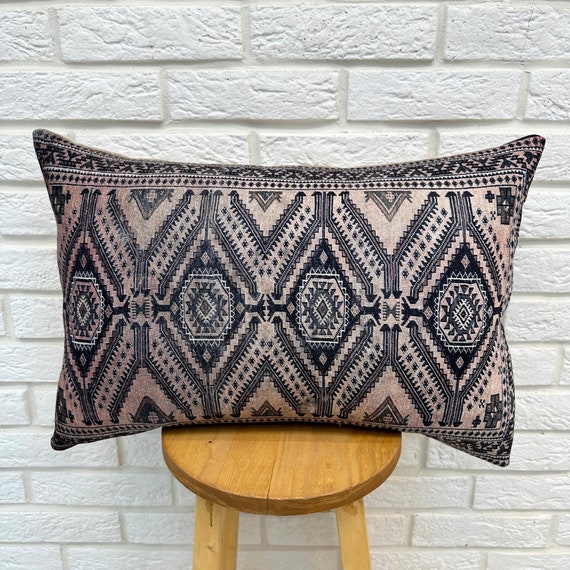 Pink Kilim Rug Pillow Cover, Geometric Pillow, Throw Pillow Cover, Boho  Ethnic Aztec Lumbar Pillow, Handmade Pillow, Farmhouse Cushion Case